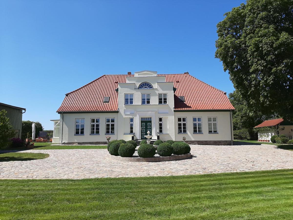 Gutshaus Neu Farpen Hotel Neuburg  Ngoại thất bức ảnh